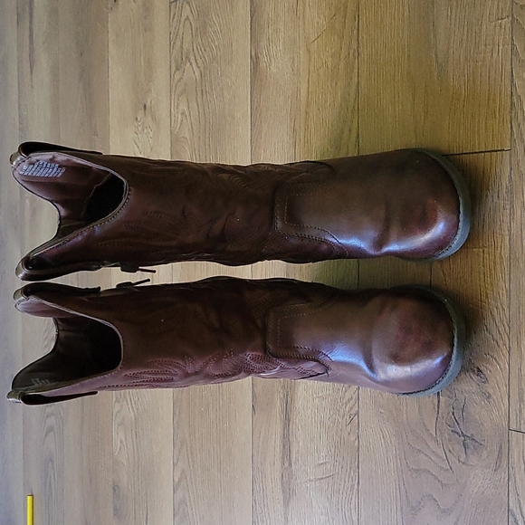 Western style brown boots - Picture 2 of 10